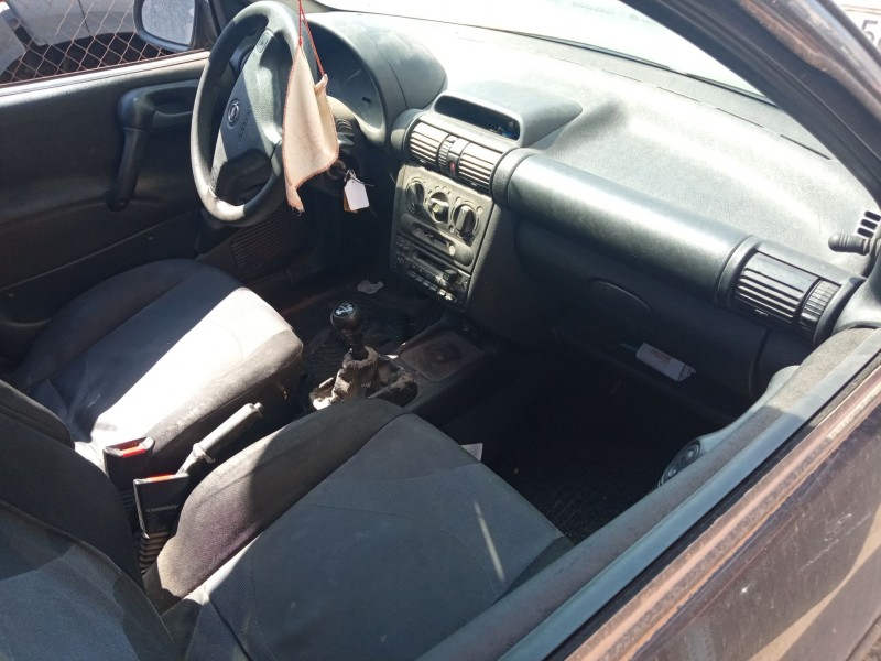 opel corsa b (s93) del año 2000
