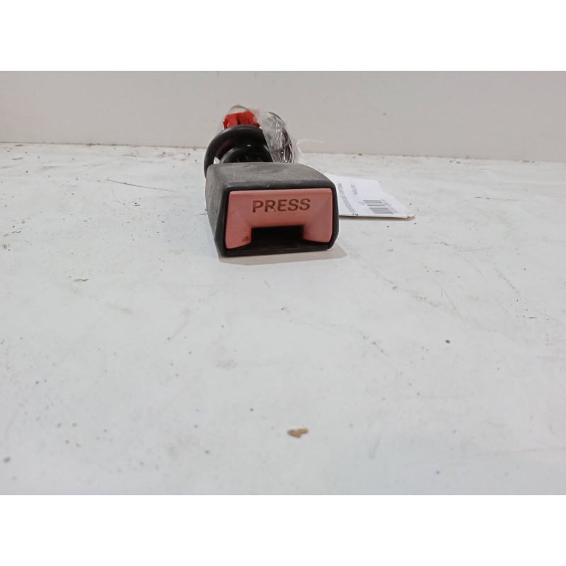 Recambio de anclaje cinturon delantero izquierdo para mercedes-benz 124 sedán (w124) 200 e (124.019) referencia OEM IAM   
