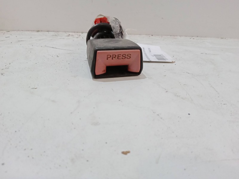 Recambio de anclaje cinturon delantero izquierdo para mercedes-benz 124 sedán (w124) 200 e (124.019) referencia OEM IAM   