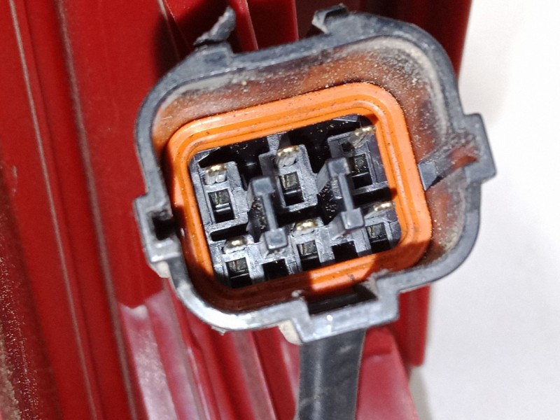 Recambio de piloto trasero derecho para kia carens iii monospace (un) 2.0 crdi 140 referencia OEM IAM   