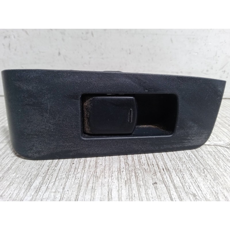 Recambio de mando elevalunas trasero izquierdo para nissan x-trail ii (t31) 2.0 dci 4x4 referencia OEM IAM   