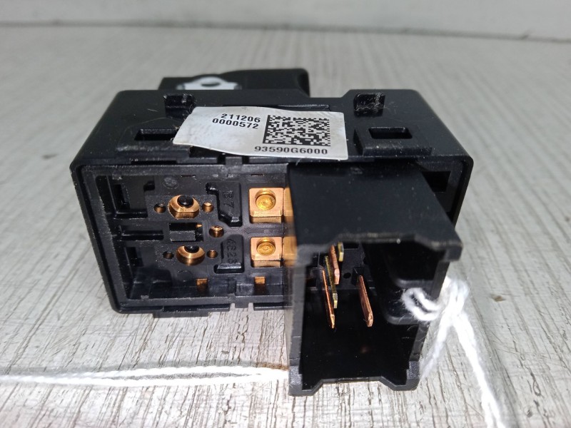 Recambio de mando elevalunas trasero derecho para kia picanto iii (ja) 1.0 referencia OEM IAM   