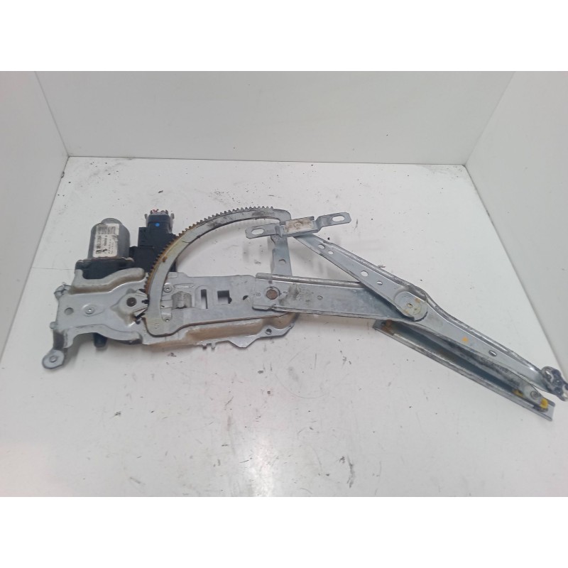 Recambio de elevalunas electrico delantero derecho para opel corsa c (x01) 1.4 (f08, f68) referencia OEM IAM 09113364  