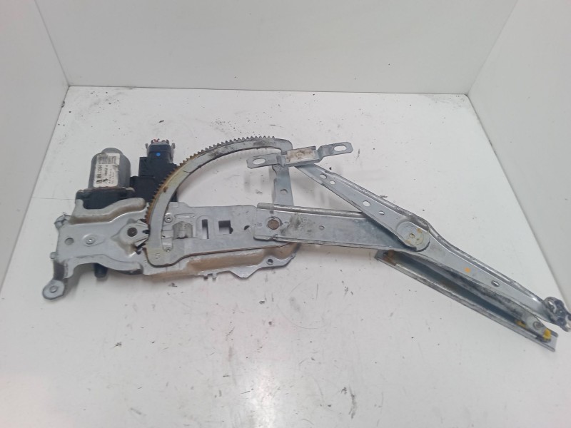 Recambio de elevalunas electrico delantero derecho para opel corsa c (x01) 1.4 (f08, f68) referencia OEM IAM 09113364  