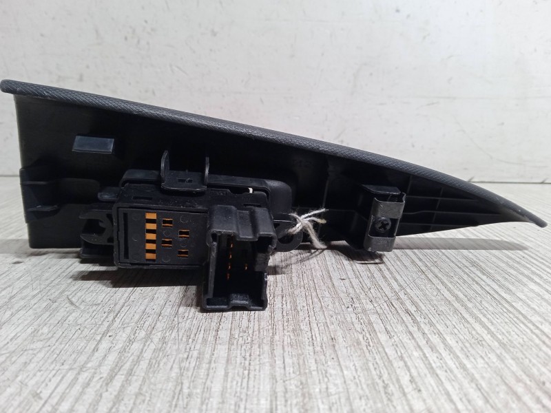 Recambio de mando elevalunas trasero izquierdo para nissan note (e11, ne11) 1.5 dci referencia OEM IAM   