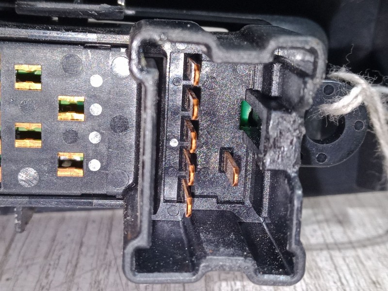 Recambio de mando elevalunas trasero izquierdo para nissan note (e11, ne11) 1.5 dci referencia OEM IAM   