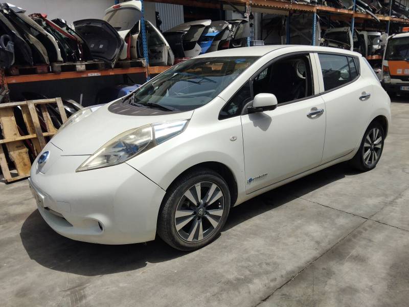 NISSAN LEAF (ZE0)