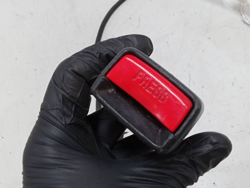 Recambio de anclaje cinturon trasero central para kia carens iv 1.7 crdi referencia OEM IAM   