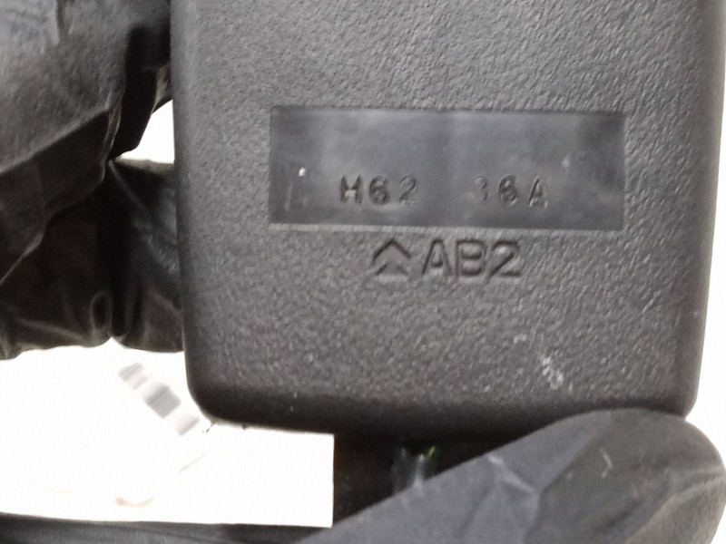 Recambio de anclaje cinturon trasero central para kia carens iv 1.7 crdi referencia OEM IAM   