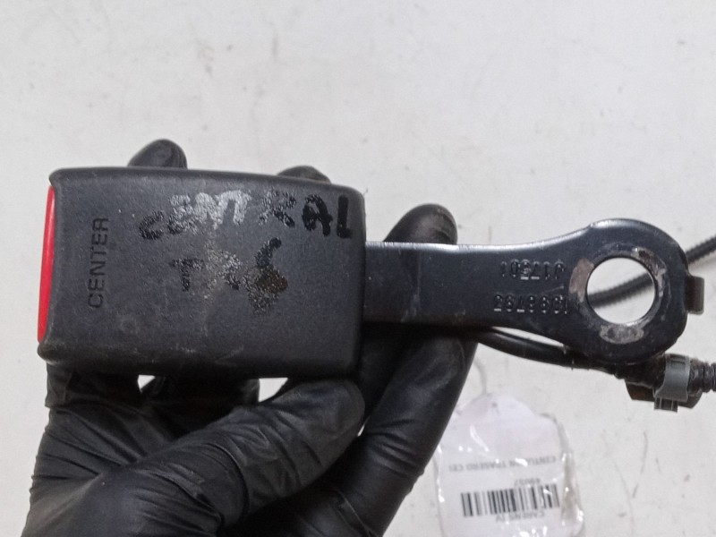 Recambio de anclaje cinturon trasero central para kia carens iv 1.7 crdi referencia OEM IAM   