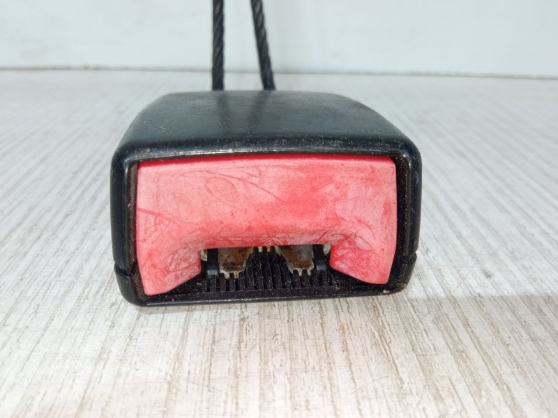 Recambio de anclaje cinturon trasero central para mercedes-benz clase a (w168) a 170 cdi (168.009, 168.109) referencia OEM IAM 1