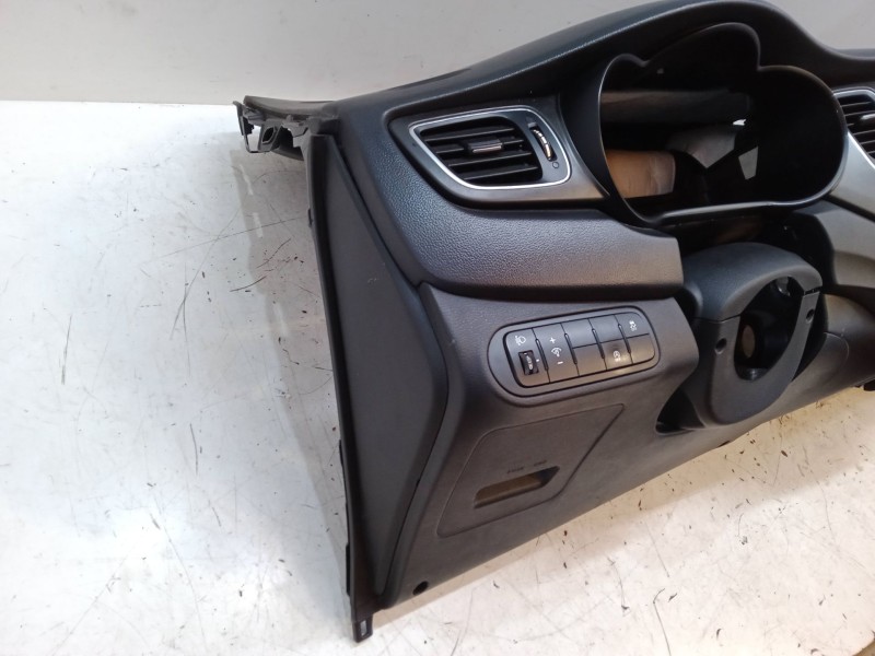 Recambio de salpicadero para kia carens iv 1.7 crdi referencia OEM IAM   