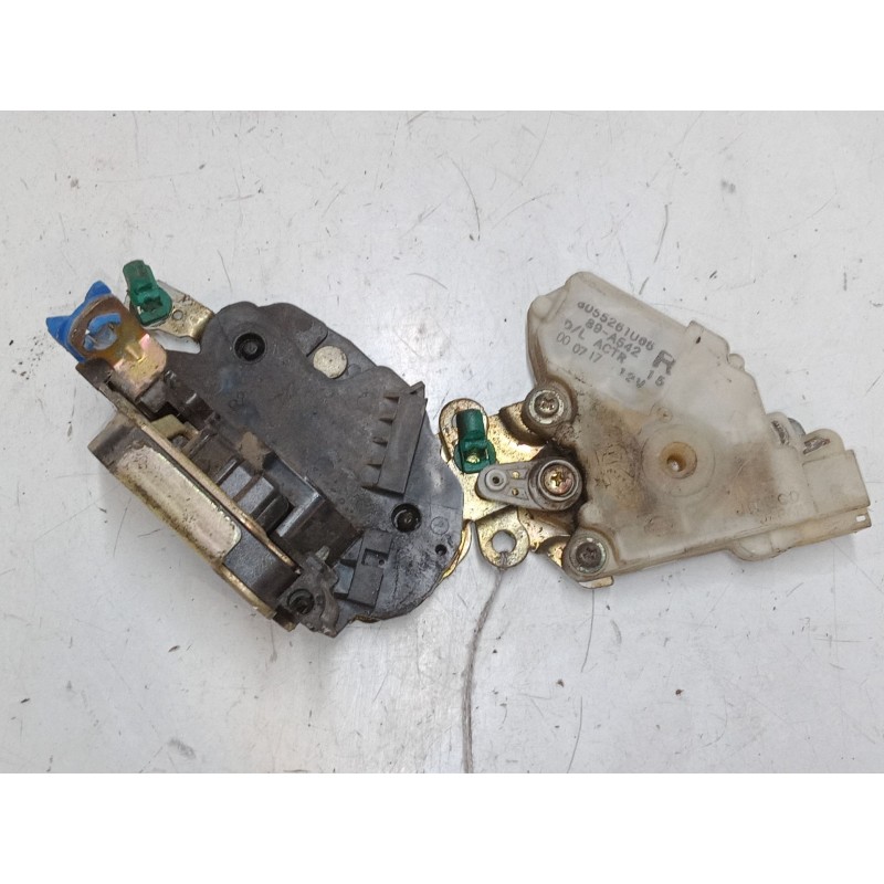 Recambio de cerradura puerta delantera derecha para nissan almera ii hatchback (n16) 2.2 di referencia OEM IAM 8055261066  