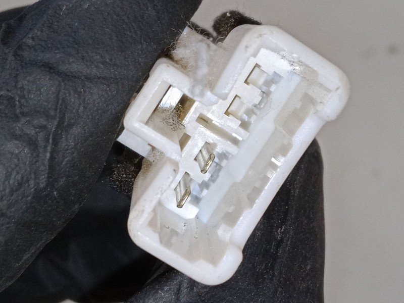 Recambio de anclaje cinturon trasero derecho para kia carens iv 1.7 crdi referencia OEM IAM   