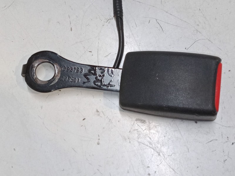 Recambio de anclaje cinturon trasero derecho para kia carens iv 1.7 crdi referencia OEM IAM   