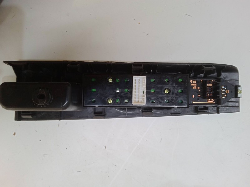 Recambio de mando elevalunas delantero izquierdo para kia carnival / grand carnival iii (vq) 2.9 crdi referencia OEM IAM   
