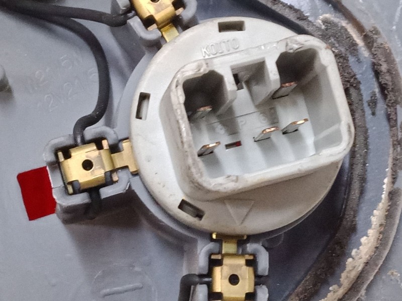 Recambio de piloto trasero izquierdo para toyota yaris (_p1_) 1.0 (scp10_) referencia OEM IAM   