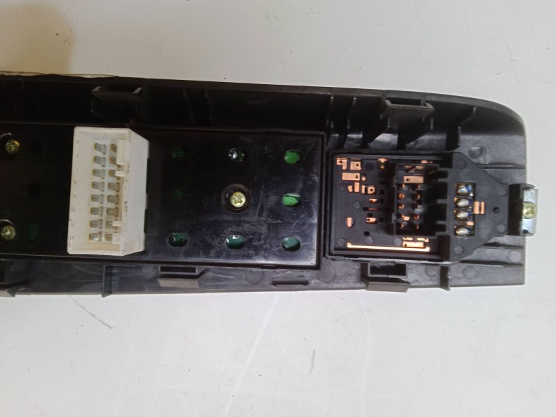 Recambio de mando elevalunas delantero izquierdo para kia carnival / grand carnival iii (vq) 2.9 crdi referencia OEM IAM   