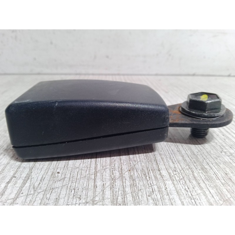 Recambio de anclaje cinturon trasero derecho para mercedes-benz vaneo (414) 1.7 cdi (414.700) referencia OEM IAM   