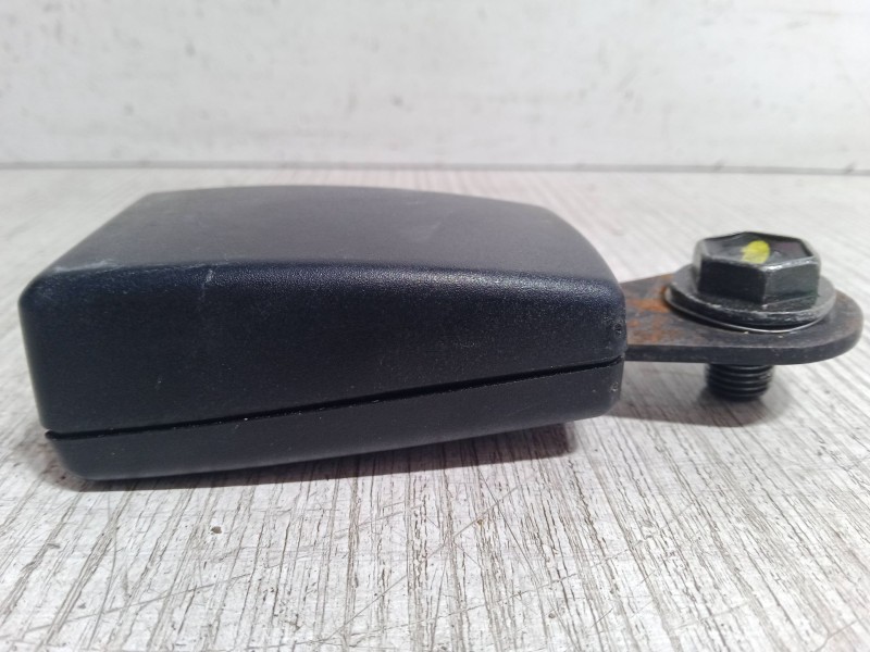 Recambio de anclaje cinturon trasero derecho para mercedes-benz vaneo (414) 1.7 cdi (414.700) referencia OEM IAM   