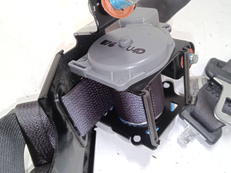 Recambio de cinturon seguridad trasero central para kia carens iv 1.7 crdi referencia OEM IAM   