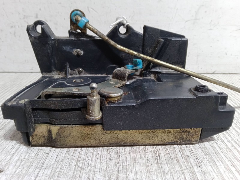 Recambio de cerradura puerta delantera derecha para iveco 120e18 eurocargo referencia OEM IAM   