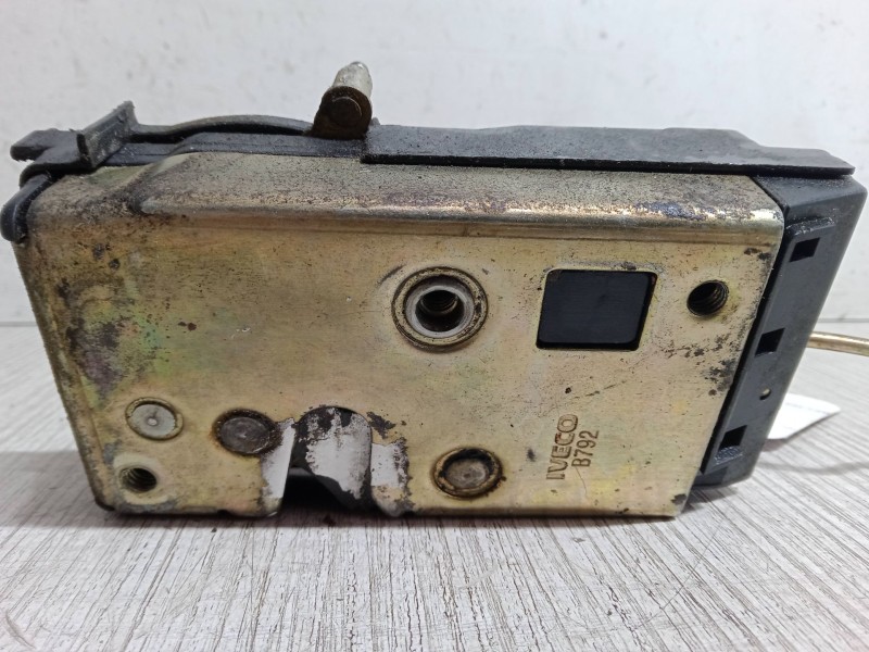 Recambio de cerradura puerta delantera derecha para iveco 120e18 eurocargo referencia OEM IAM   