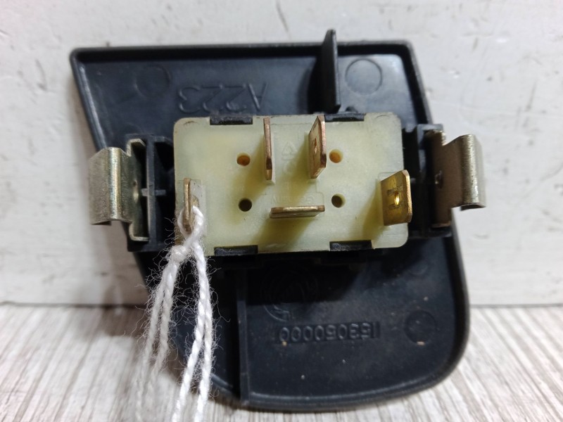 Recambio de mando elevalunas delantero derecho para alfa romeo 146 (930_) 1.9 jtd (930.b4b) referencia OEM IAM   