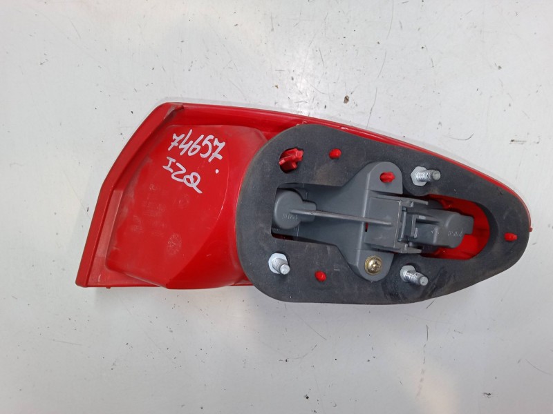 Recambio de piloto trasero izquierdo para alfa romeo 147 (937_) 1.6 16v t.spark eco (937.axa1a, 937.bxa1a) referencia OEM IAM   