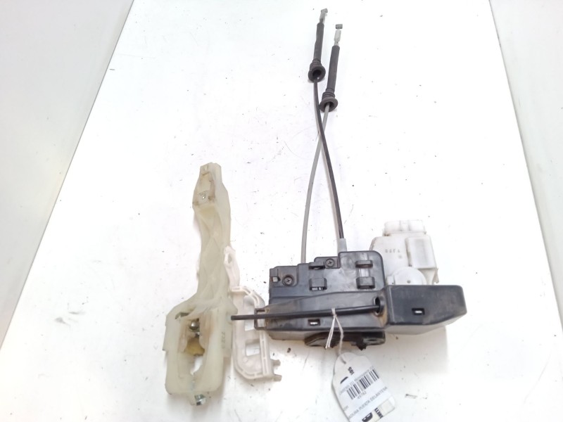 Recambio de cerradura puerta delantera derecha para kia carens iii monospace (un) 2.0 crdi 115 referencia OEM IAM   