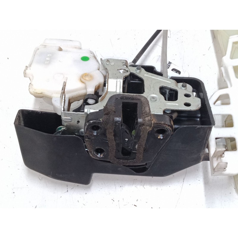 Recambio de cerradura puerta delantera derecha para kia carens iii monospace (un) 2.0 crdi 115 referencia OEM IAM   