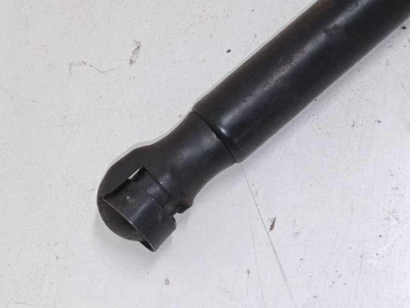 Recambio de amortiguadores capo para volkswagen passat b6 variant (3c5) 2.0 tdi 16v referencia OEM IAM    Recambio de amortiguadores capo para volkswagen passat b6 variant (3c5) 2.0 tdi 16v referencia OEM IAM