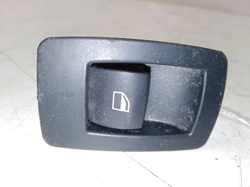 MANDO ELEVALUNAS TRASERO DERECHO 159399001536C 