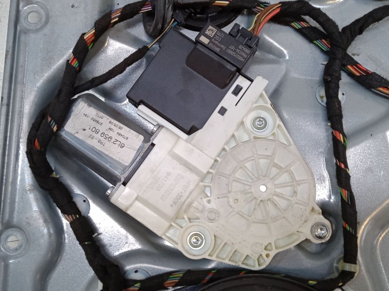 Recambio de elevalunas electrico delantero derecho para seat ibiza iii (6l1) 1.4 tdi referencia OEM IAM 6L3837752CQ  