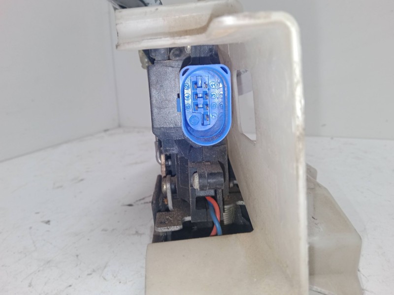 Recambio de cerradura puerta trasera izquierda para volkswagen touareg (7la, 7l6, 7l7) 5.0 v10 tdi referencia OEM IAM   