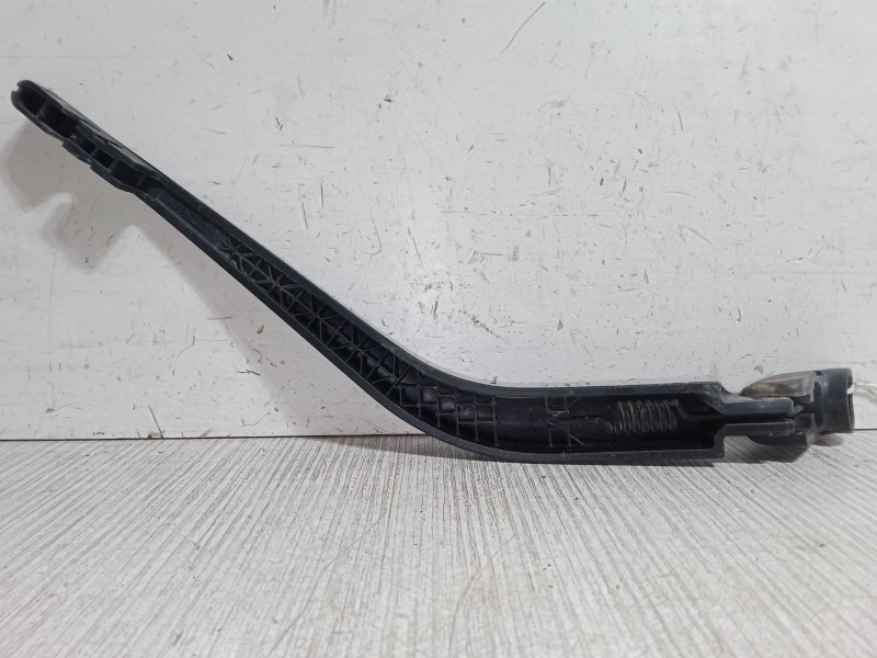 Recambio de brazo limpia trasero para nissan note (e11, ne11) 1.5 dci referencia OEM IAM   