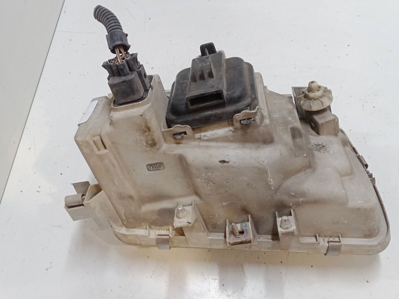 Recambio de faro izquierdo para volkswagen polo iii (6n1) 64 1.9 d referencia OEM IAM   