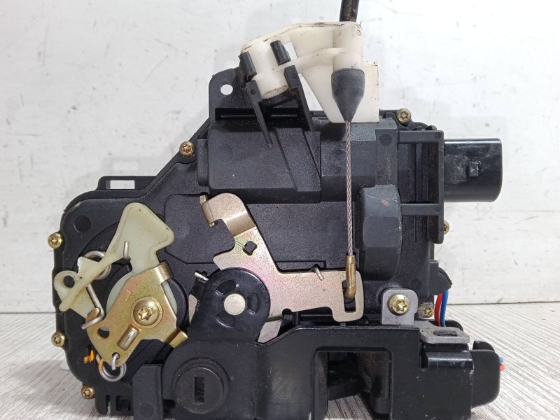 Recambio de cerradura puerta trasera izquierda para volkswagen golf iv (1j1) 1.4 16v referencia OEM IAM Y3B4839015A  