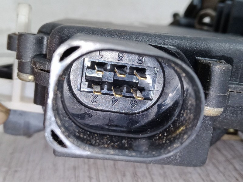 Recambio de cerradura puerta trasera izquierda para volkswagen golf iv (1j1) 1.4 16v referencia OEM IAM Y3B4839015A  