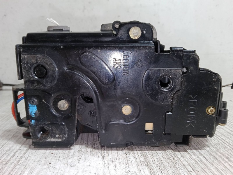 Recambio de cerradura puerta trasera izquierda para volkswagen golf iv (1j1) 1.4 16v referencia OEM IAM Y3B4839015A  