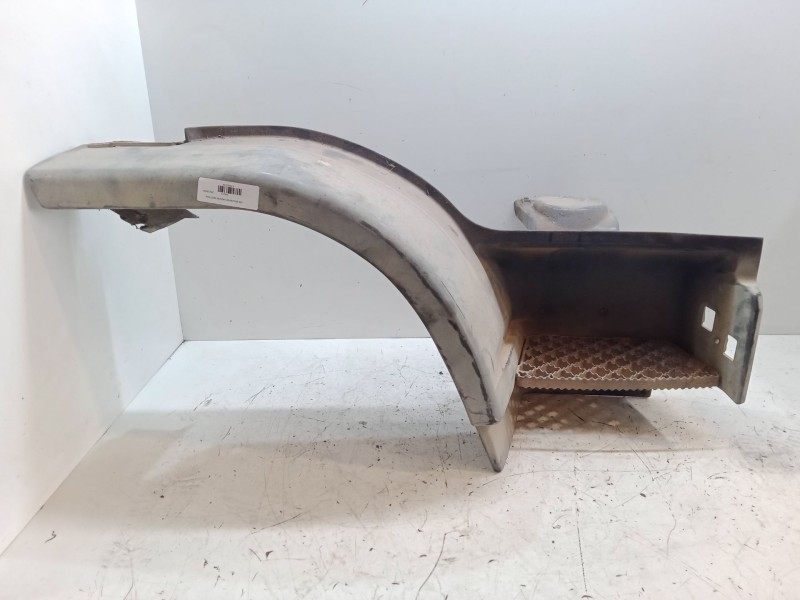 Recambio de moldura rueda delantera derecha para iveco ml150e23 referencia OEM IAM   