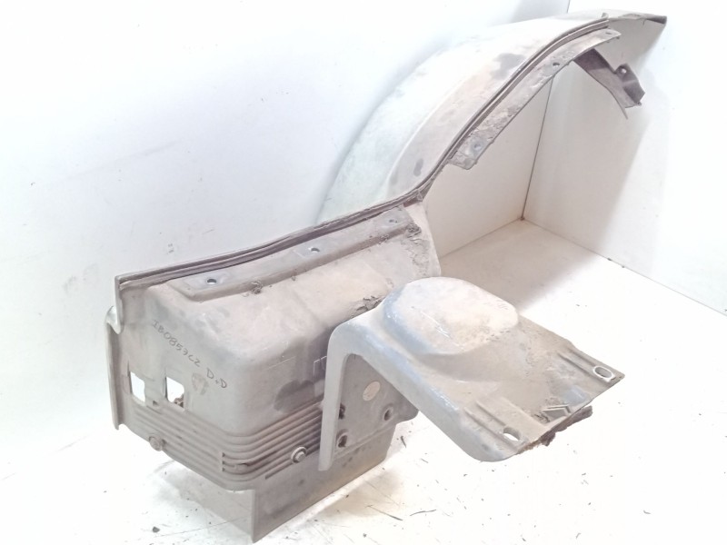 Recambio de moldura rueda delantera derecha para iveco ml150e23 referencia OEM IAM   