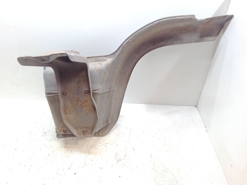 Recambio de moldura rueda delantera derecha para iveco 120e18 eurocargo referencia OEM IAM   