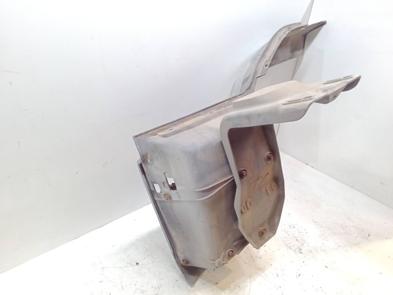 Recambio de moldura rueda delantera derecha para iveco 120e18 eurocargo referencia OEM IAM   