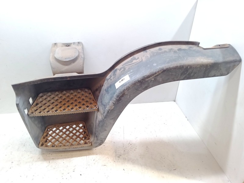 Recambio de moldura rueda delantera izquierda para iveco 120e18 eurocargo referencia OEM IAM   