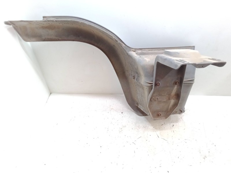 Recambio de moldura rueda delantera izquierda para iveco 120e18 eurocargo referencia OEM IAM   