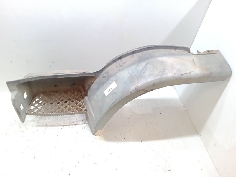 Recambio de moldura rueda delantera izquierda para iveco ml150e23 referencia OEM IAM   