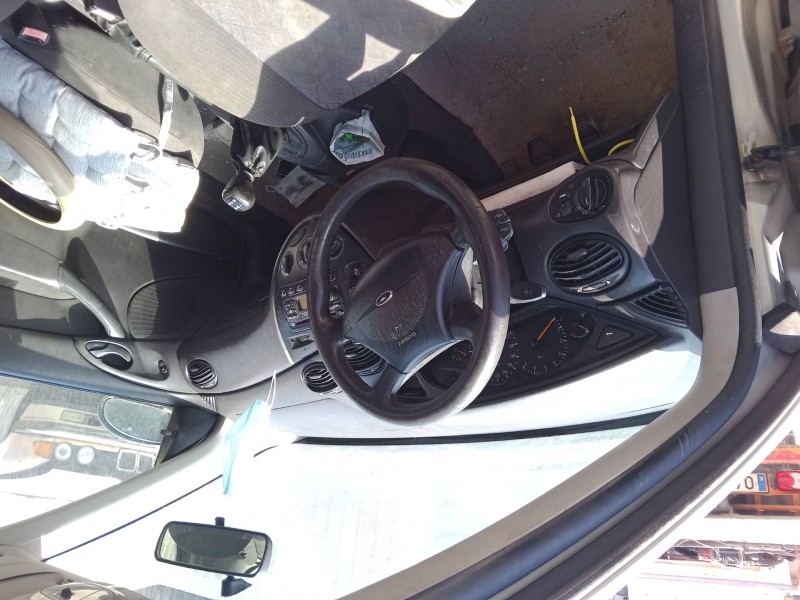 ford focus i sedán (dfw) del año 2001