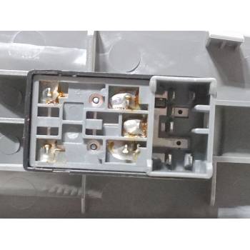 MANDO ELEVALUNAS DELANTERO DERECHO 621W047902 