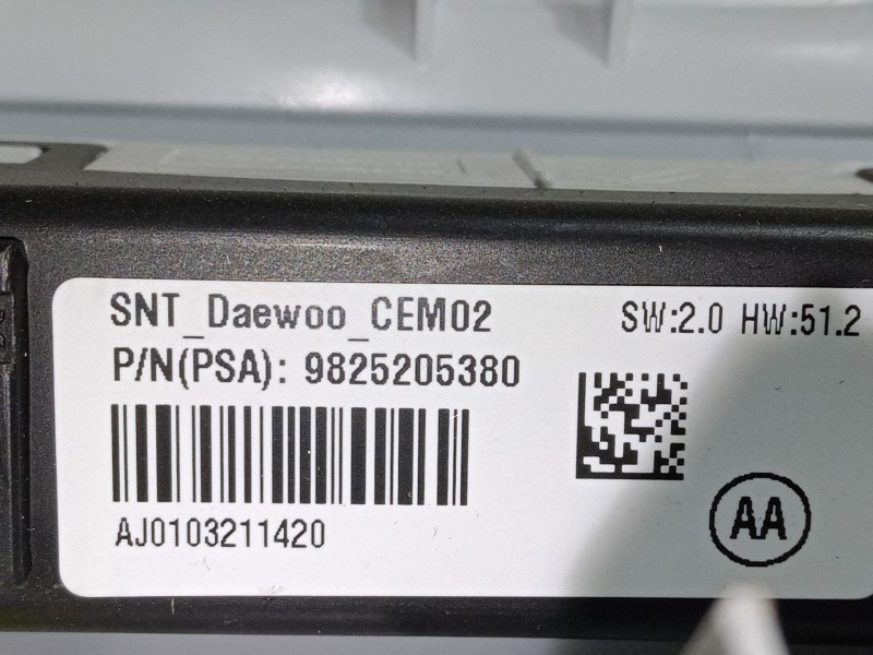 Recambio de luz interior delantera para opel corsa f (p2jo) 1.2 (68) referencia OEM IAM 9825205380  